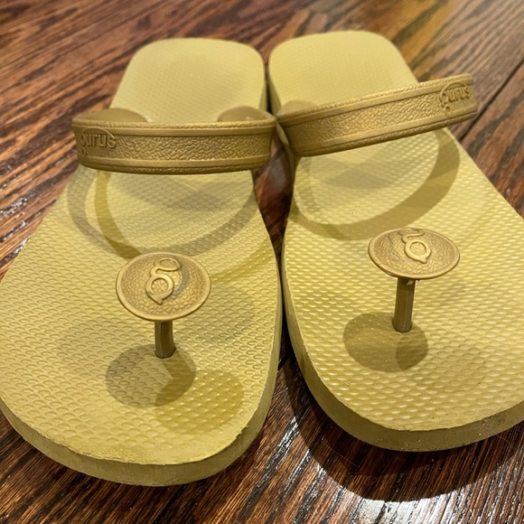 Gurus Gold Eco Friendly Natural Rubber Sandals - Picture 5 of 6